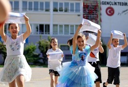 2026-okullar-ne-zaman-kapaniyor-iste-meb-takvimi-ile-yaz-tatili-ve-karne-gunu-tarihi.jpg