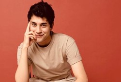 Başına ağaç düşmüştü: Ünlü oyuncu hayatını kaybetti