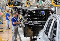 60 yıllık efsane model geri dönüyor: Otomotiv devi 3 fabrika kuracak