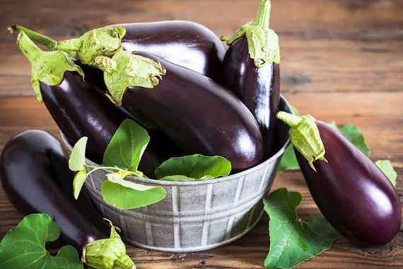 Adanalı köylü kadınların patlıcan kuruturken uyguladığı püf nokta! Aktarlarda satılanlar gibi lezzet