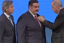 ak-partiye-katilim-aninda-salondakileri-sasirtan-sozler.jpg