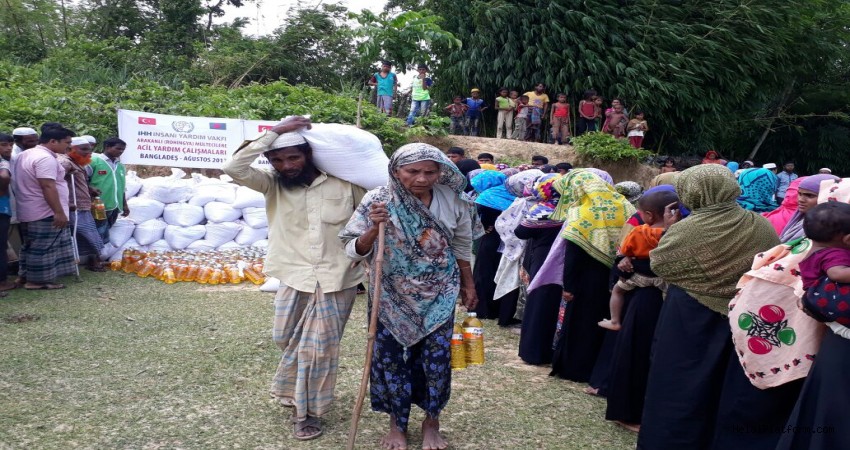Arakan'a acil yardım: İHH bölgeye ulaştı