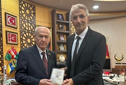 bahcelinin-nedim-senere-verdigi-hediye-gundeme-damga-vurdu.jpg