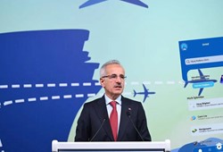 bakan-uraloglu-duyurdu-yolculara-her-ay-2-gb-ucretsiz-internet.jpg