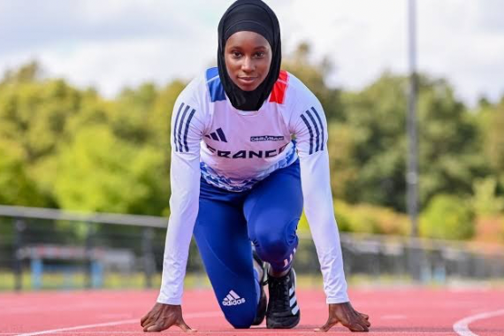 Başörtülü koşmasına izin verilmeyen Müslüman sporcu, çareyi bakın nasıl buldu!