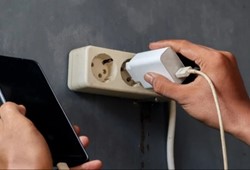 bu-hatayi-yapanlar-telefon-bataryasini-hizla-olduruyor.jpg