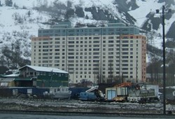 butun-sehir-tek-bir-binaya-dolustu-birlikte-yasiyorlar.jpg