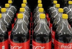 coca-cola-sari-kapakli-siselerini-bakin-kimin-icin-uretti.jpg
