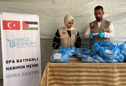 dugununde-mehir-olarak-verilen-altinlarini-gazzeye-bagisladi.jpg