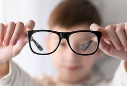Gelecek Nesiller Dünyayı Bulanık mı Görecek? Çocuklarda Miyopi Salgınına Dikkat!
