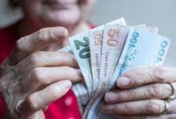 emeklilerin-bekledigi-yasa-cikti-maaslar-degisti.jpg