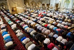 Erkekler Şortla Namaz Kılabilir mi? Diyanet Açıklaması