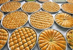 evde-kolay-baklava-tarifi-cevizli-ve-serbetli-bayram-baklavasi-nasil-yapilir.jpg