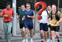 fransa-bu-goruntuyu-konusuyor-emmanuel-macronun-yanindaki-gizemli-isim-bakin-kim-cikti.jpg
