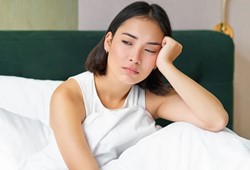 gece-nefes-nefese-uyaniyorsaniz-dikkat-vucudunuzun-verdigi-bu-sinyali-gormezden-gelmeyin.jpg
