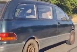 gorenler-gozlerine-inanamadi-eski-basbakanin-araci-gundem-oldu.jpg