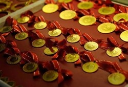 Altın piyasasında yeni senaryo: İslam Memiş ve ABD’li bankadan farklı tahminler