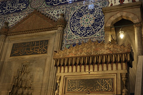 Hacer-ül Esved'e İstanbul'da el sürebilirsiniz!