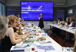 harbiyede-dev-dayanisma-16-kadin-sanatci-universiteli-gencler-icin-ayni-sahnede.jpg