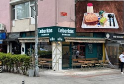helal-burgerin-yeni-adresi-kadikoy-tadanlar-mudavimi-oluyor.jpg