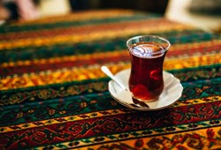 her-gun-iciyorsaniz-yandiniz-unlu-cay-markalarindan-buyuk-vurgun-icinden-boya-cikti.jpg