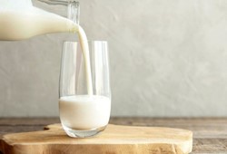 Herkes litre litre alıyordu! Zincir marketlerde satılan o sütler toplatılıyor!