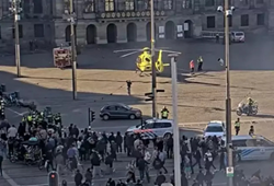 Hollanda'nın Başkenti Amsterdam'da bıçaklı saldırı "Yaralılar var"