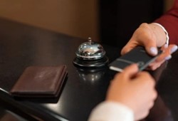 İki erkeğe oda vermeyen otelden ilginç savunma