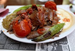 iskenderi-2-bin-tlye-satan-restoranin-ikram-uygulamasi-tepki-cekti.jpg