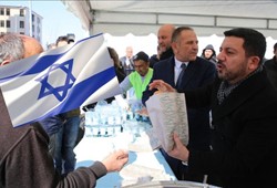 israil-urunu-dagitti-sonra-da-yine-yaparim-dedi-belediye-baskanindan-skandal-sozler.jpg