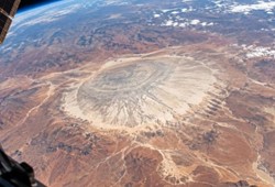 Issız topraklardaki sıra dışı görüntü astronotun kadrajına takıldı