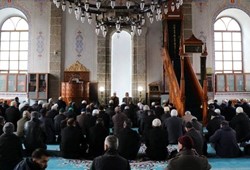 istanbulda-cuma-namazi-kacta-okunuyor-ankara-izmir-cuma-namazi-saatleri-1-mayis-2026.jpg