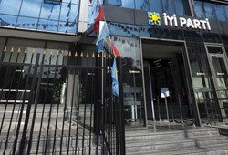 İYİ Parti'den istifa etti, telefonlarını kapattı: AK Parti'ye geçiyor