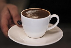 Kahve diye başka bir şey içirmişler! O markaya büyük tepki