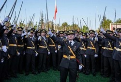 "Kılıçlı teğmenler" devlete yine meydan okudu