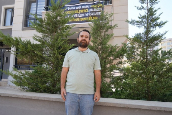 Kiracıdan ev sahibine pankartlı tepki! Sosyal medya yıkıldı