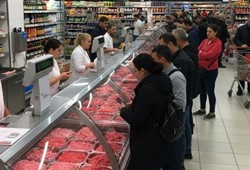 Kıyma farkı duyanları şaşırttı! Vatandaş marketlere akın etti