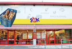 Şok Market müşterisi hayatının şokunu yaşadı! Ekmeğin içinden çıkan şey…