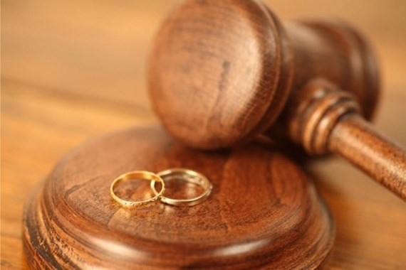 Mahkemenin boşaması ile dini nikah düşer mi? Talak gerekir mi?