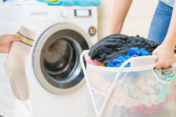 Makinede yıkanırken kaybolan çoraplar nereye gidiyor? Hepsi aynı yere düşüyormuş