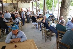 nufusu-bile-sayamiyorlar-bir-anda-kalabaliklasti-20-bin-kisilik-yer-450-bin-oldu.jpg