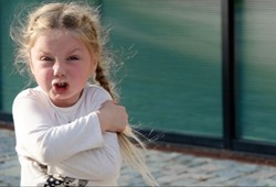 Öfkeli çocuğu anında sakinleştiren sihirli cümle! Her yaşta işe yarıyor!