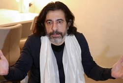 okan-bayulgen-emekli-maasini-acikladi-salon-sasti-kaldi.jpg