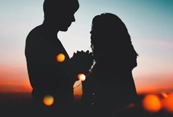 Oruçluyken öpüşmek orucu bozar mı?