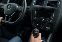 Manuel vitesli araçlar için kritik gelişme: 8 marka üretimi kesti