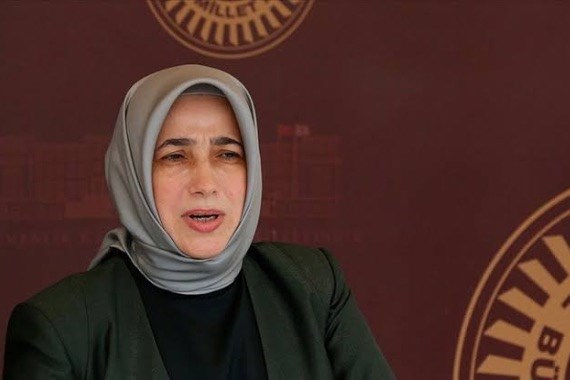 Özlem Zengin görevden alındı