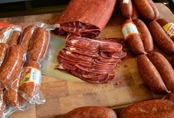 Sucuk ve pastırmayı ülkeye getirene ceza kesilecek