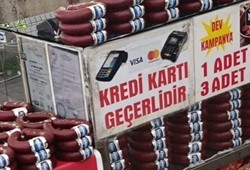 pazardaki-3-adet-sucuk-fiyati-soke-etti-mide-kanamasi-garantili-diyerek-isyan-ettiler.jpg