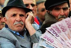 sgkdan-bayram-ikramiyesi-aciklamasi-bu-emekliler-odeme-alamayacak.jpeg
