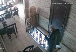 sirri-sureyya-onder-kalp-krizinden-once-bakin-ne-yemis.jpg